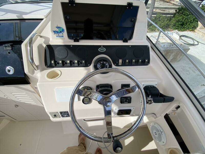 2005 Grady-White Marlin 300