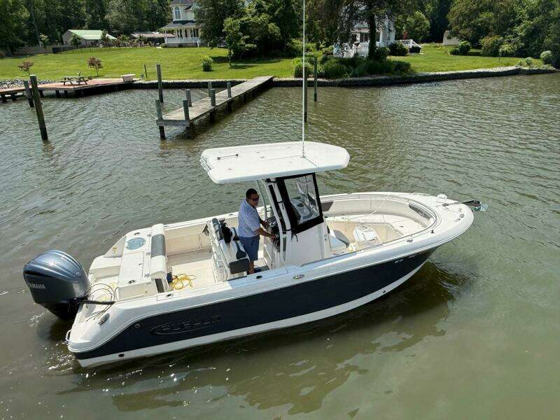 2022 Robalo R242 Center Console