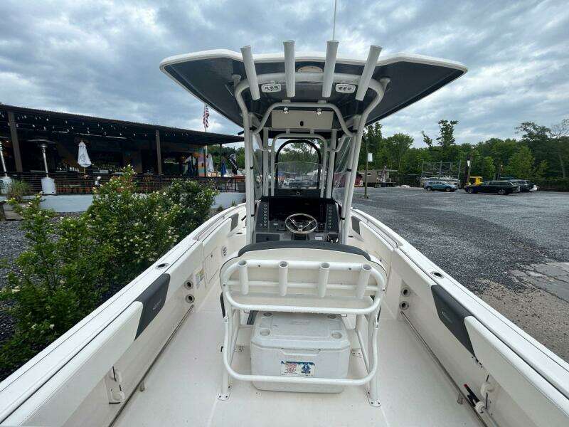 2022 Robalo R242 Center Console