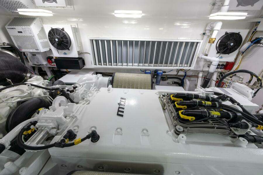 2025 82 Viking Convertible Boujie Engine Room (11)