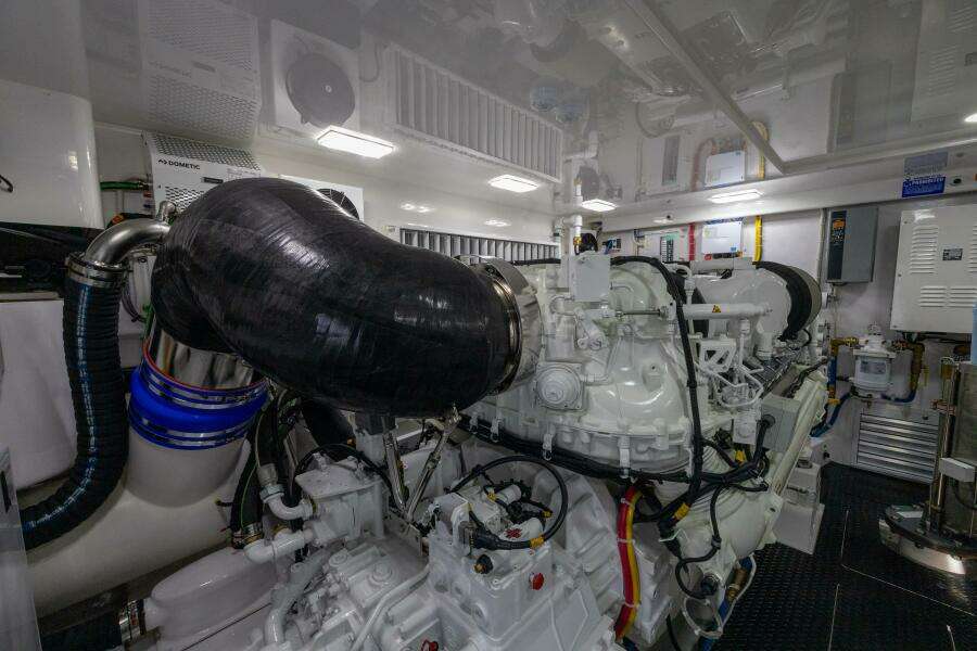 2025 82 Viking Convertible Boujie Engine Room (4)