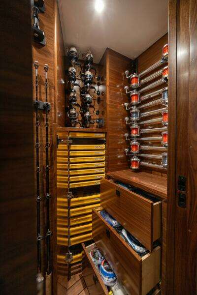 2025 82 Viking Convertible Boujie Tackle Room (7)