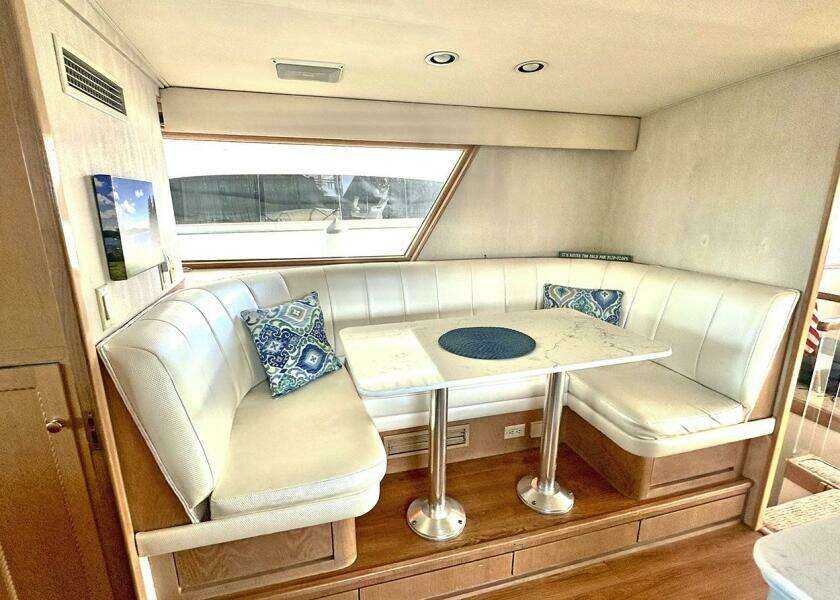 1994 Hatteras Cockpit Motoryacht