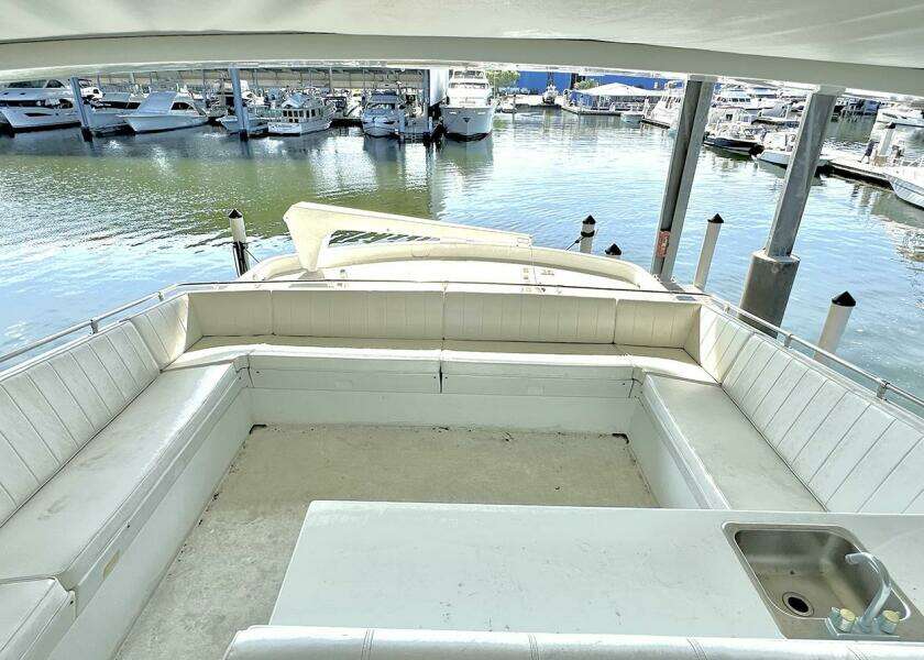 1994 Hatteras Cockpit Motoryacht