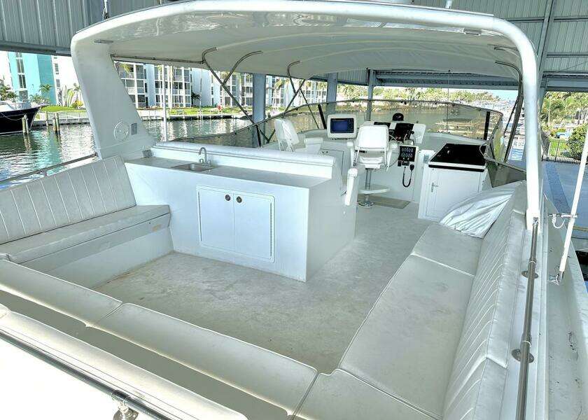 1994 Hatteras Cockpit Motoryacht