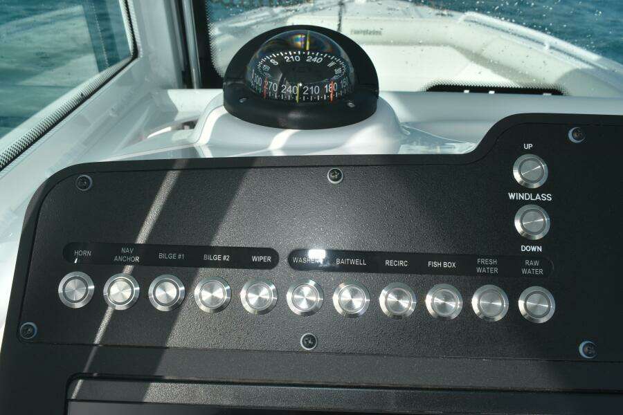 2025 Everglades 273 cc