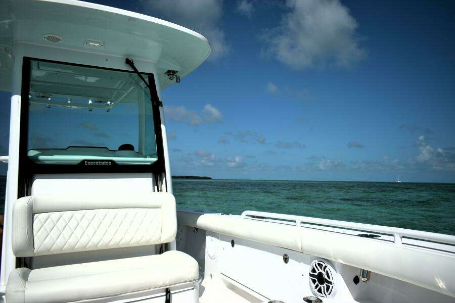 2025 Everglades 273 cc