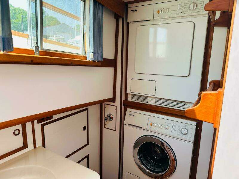 1998 Grand Banks 49 Classic