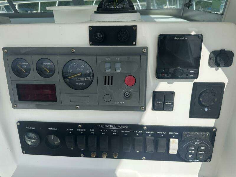 2003 True World Marine TE 288