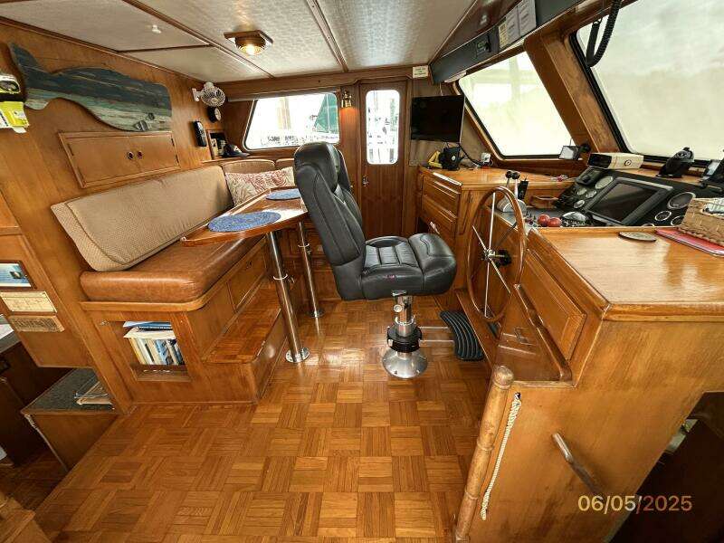49' DeFever pilothouse port 