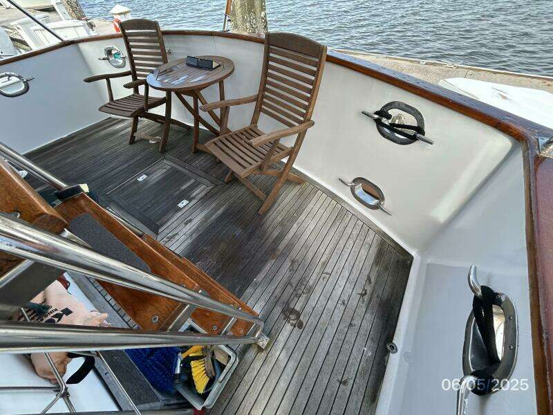 49' DeFever aftdeck1