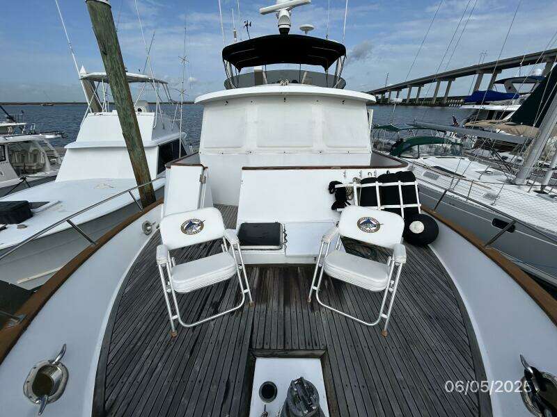 49' DeFever foredeck aft
