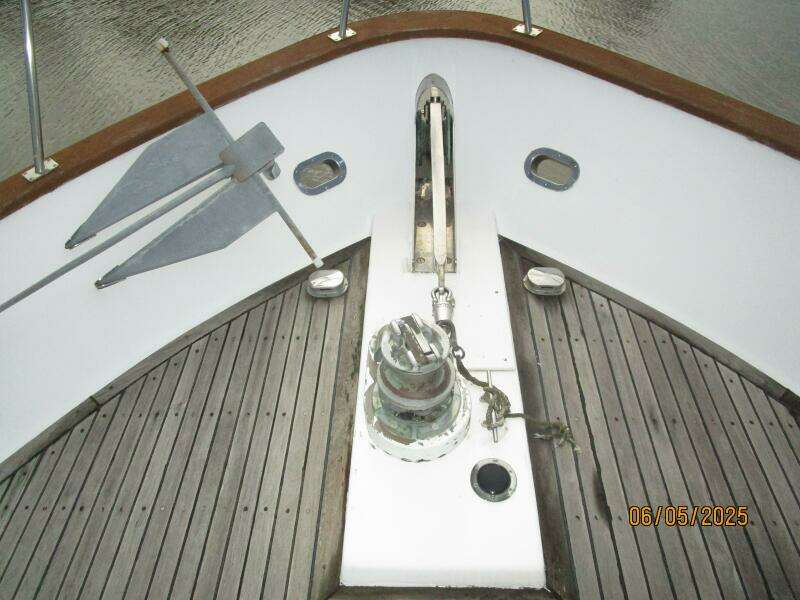 49' DeFever anchor windlass