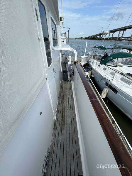 49' DeFever port side deck1