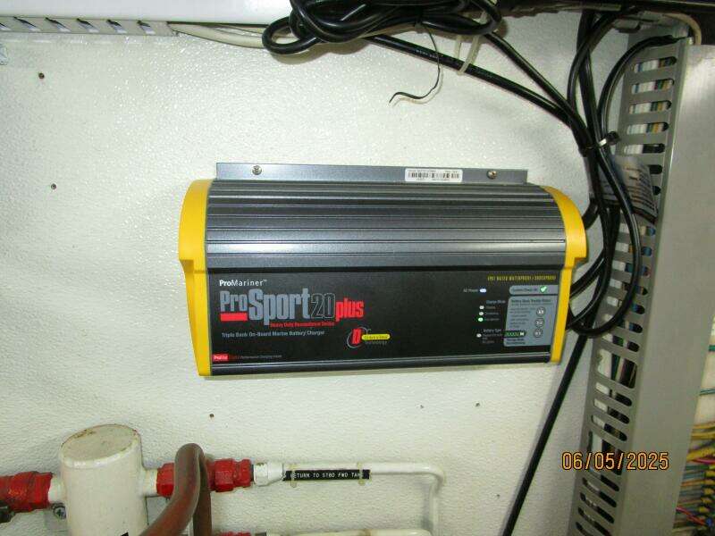 49' DeFever battery sharger