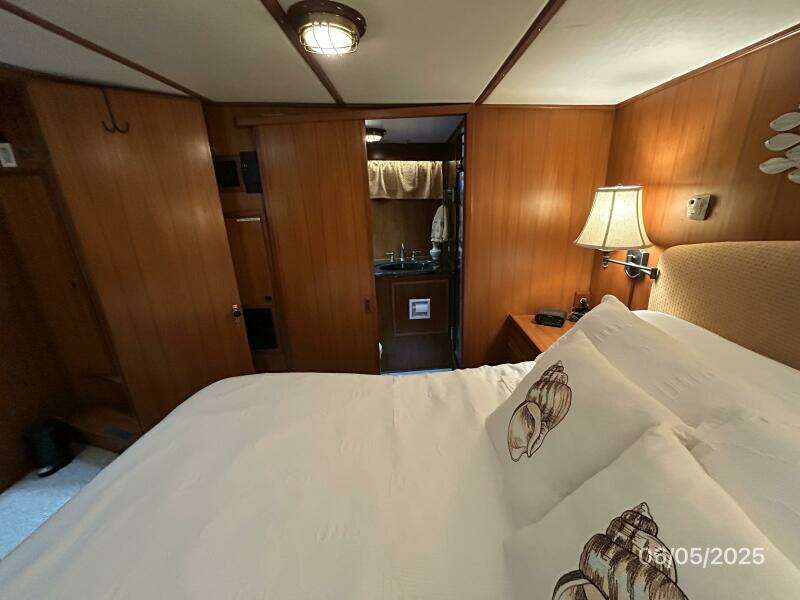 49' DeFever master stateroom starboard