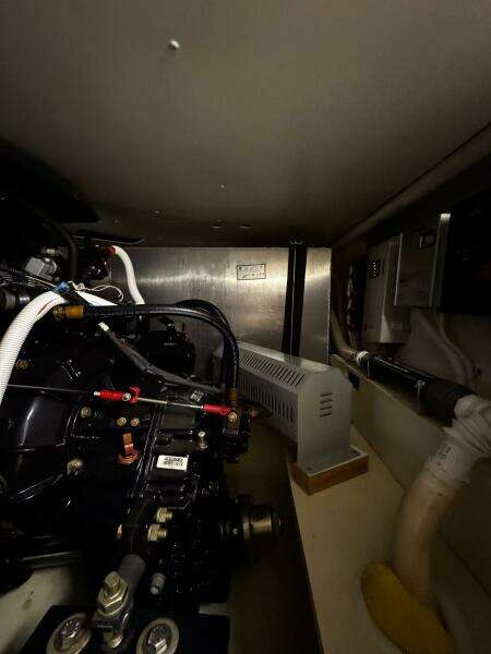 2004 Carver 360 Sport Sedan