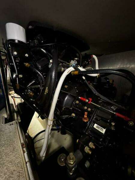 2004 Carver 360 Sport Sedan