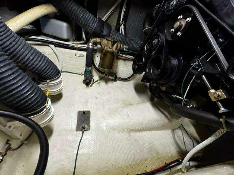 2004 Carver 360 Sport Sedan