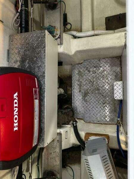 2004 Carver 360 Sport Sedan