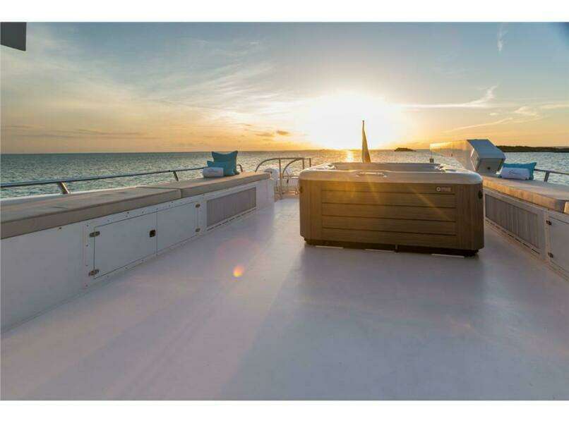 1995 Westport - Crescent Semi-Displacement