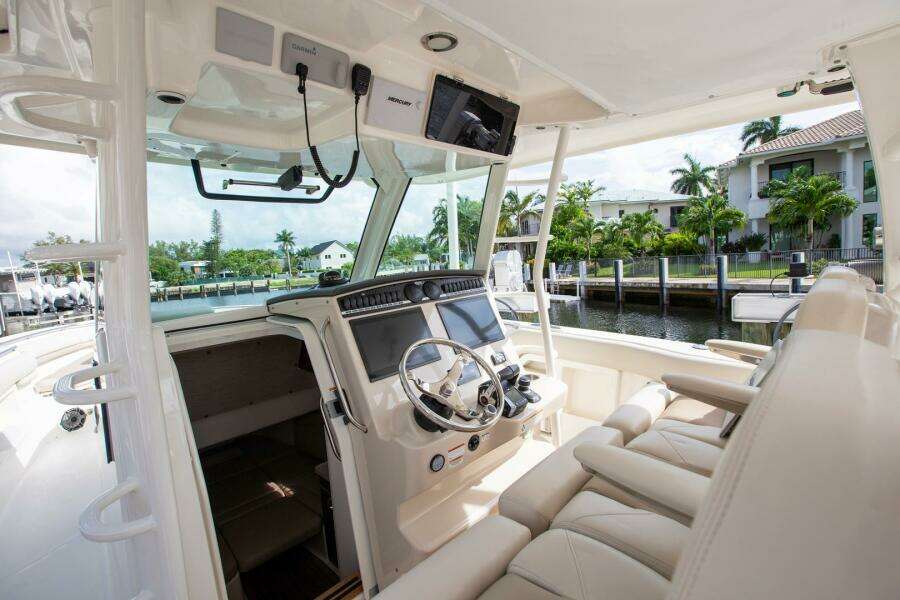 2023 Boston Whaler 380 Outrage