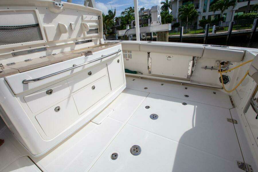 2023 Boston Whaler 380 Outrage