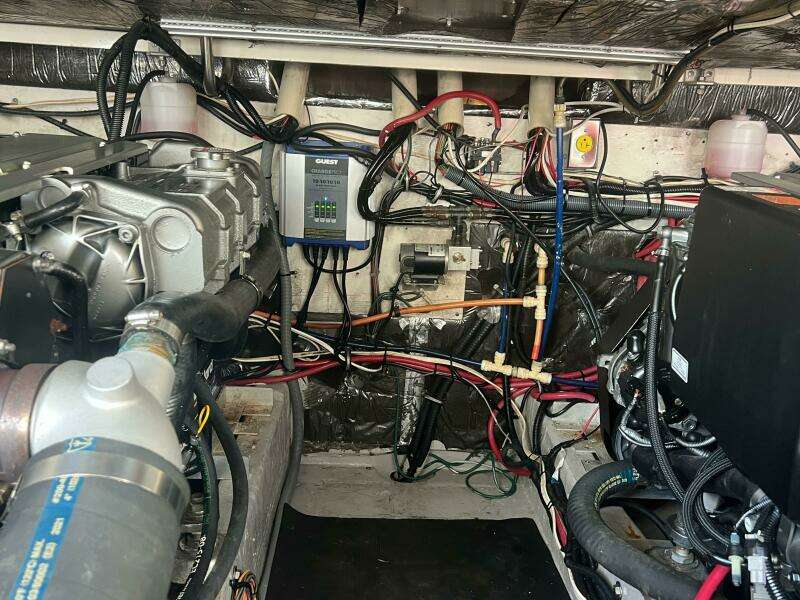 1997 Pursuit 3000 Offshore Express