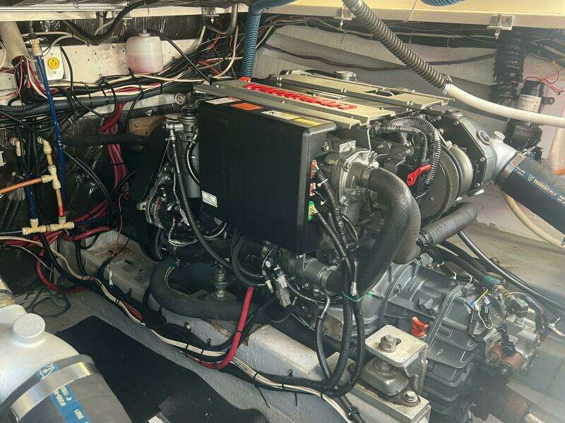 1997 Pursuit 3000 Offshore Express