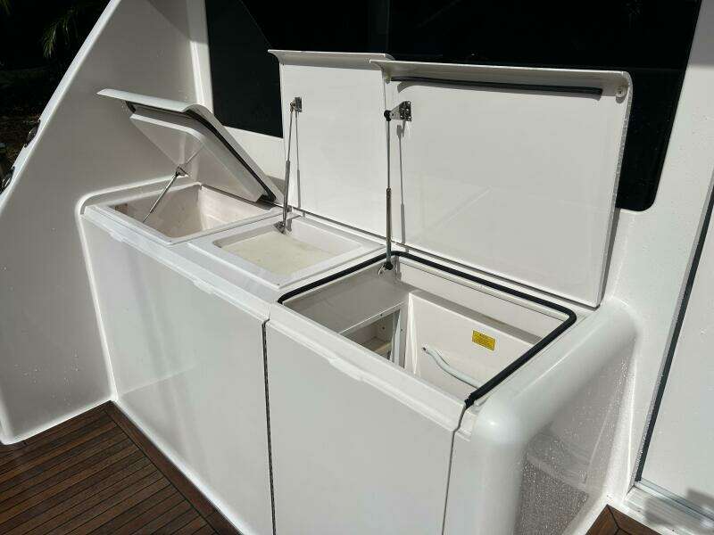 2006 Viking 52 Convertible