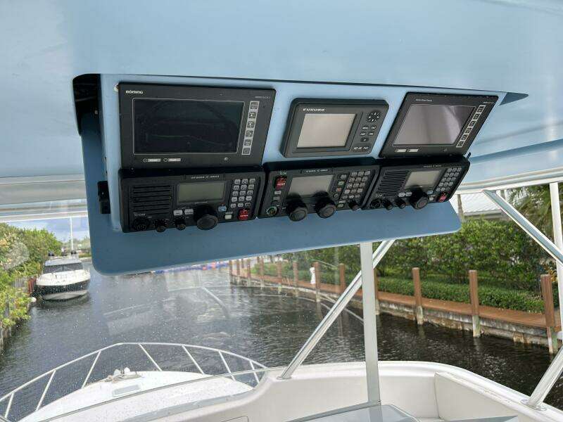 2006 Viking 52 Convertible