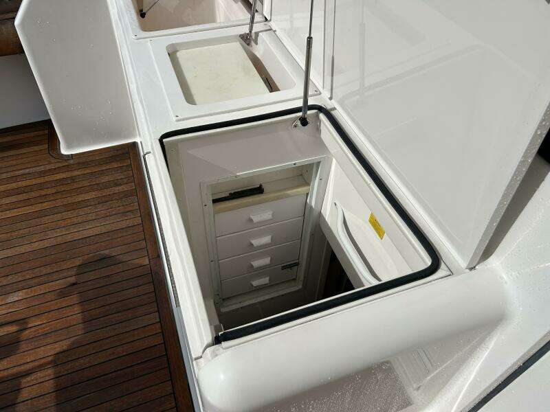 2006 Viking 52 Convertible