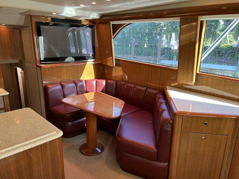 2006 Viking 52 Convertible