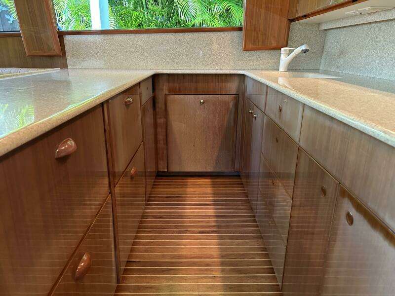 2006 Viking 52 Convertible