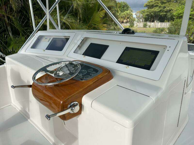 2006 Viking 52 Convertible