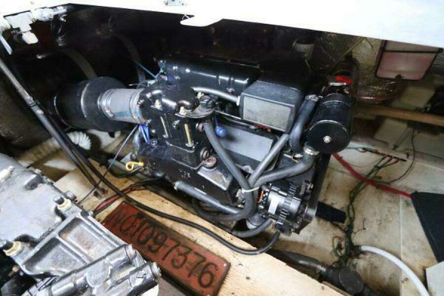 1999 Cruisers Yachts 3750 Motor Yacht