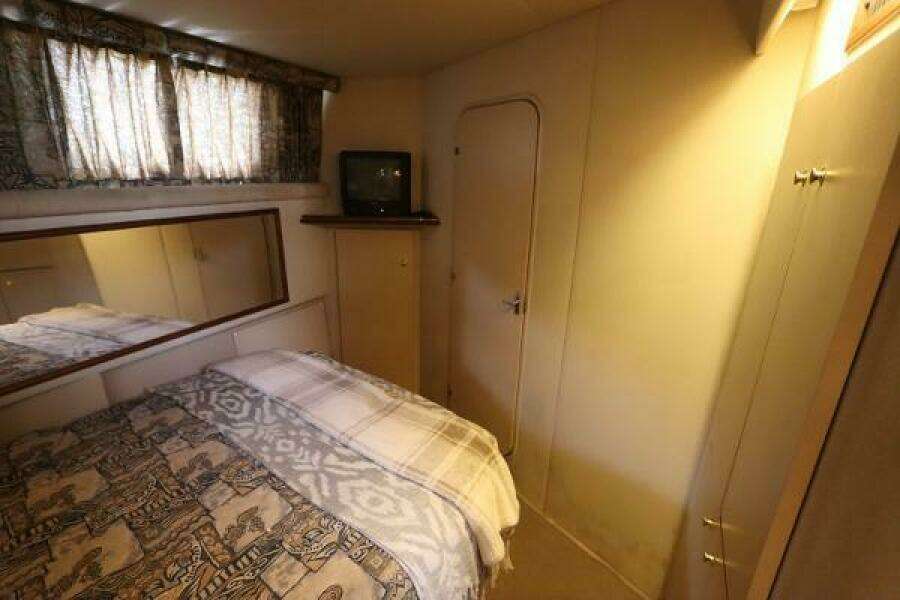 1999 Cruisers Yachts 3750 Motor Yacht