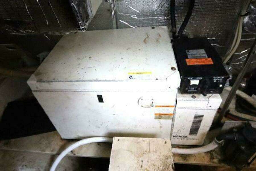 1999 Cruisers Yachts 3750 Motor Yacht