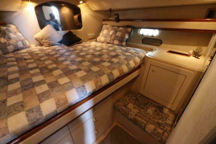 1999 Cruisers Yachts 3750 Motor Yacht