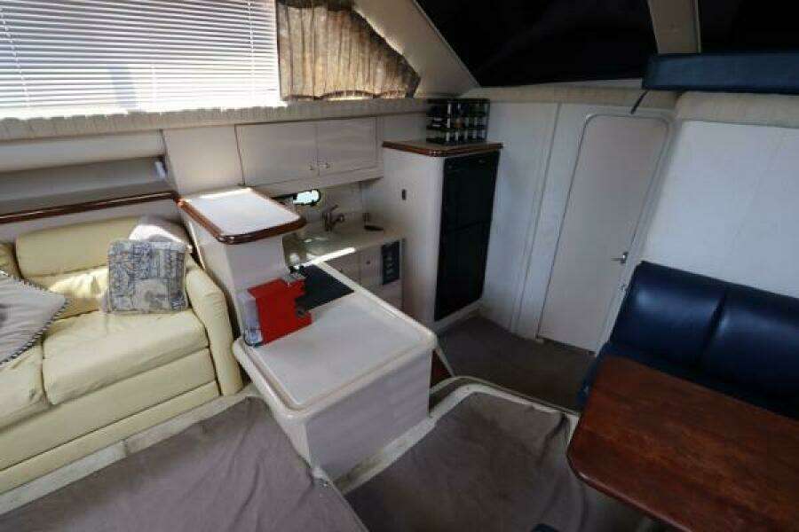 1999 Cruisers Yachts 3750 Motor Yacht