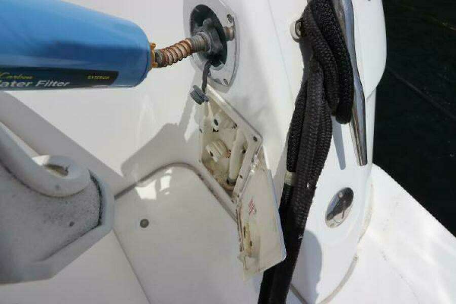 1999 Cruisers Yachts 3750 Motor Yacht