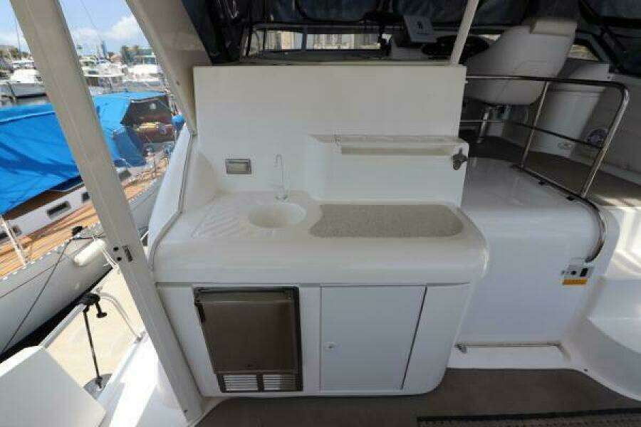 1999 Cruisers Yachts 3750 Motor Yacht