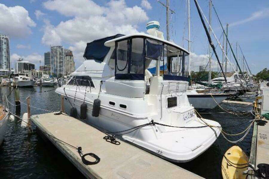 1999 Cruisers Yachts 3750 Motor Yacht