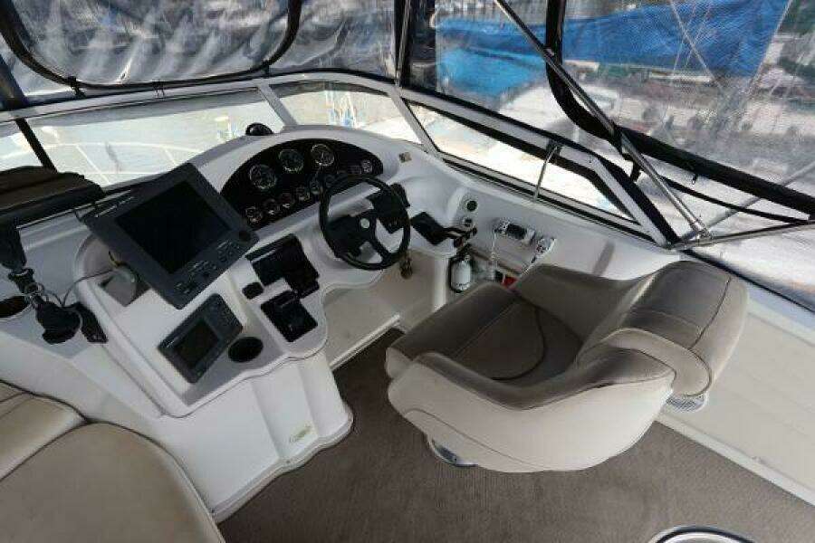 1999 Cruisers Yachts 3750 Motor Yacht
