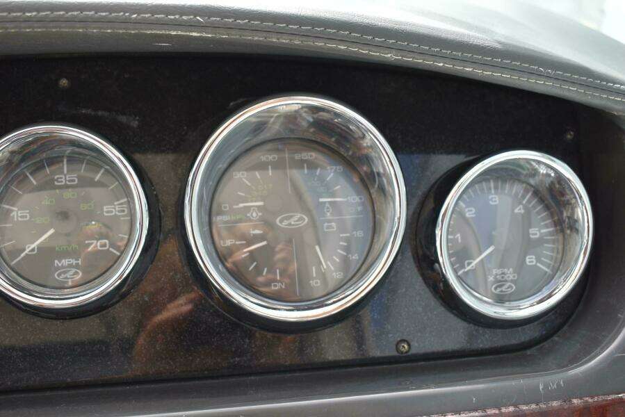 2011 Sea Ray 310 Sundancer