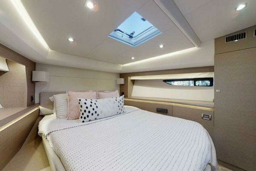 RELENTLESS 56'/ 17.06m 2018 Prestige