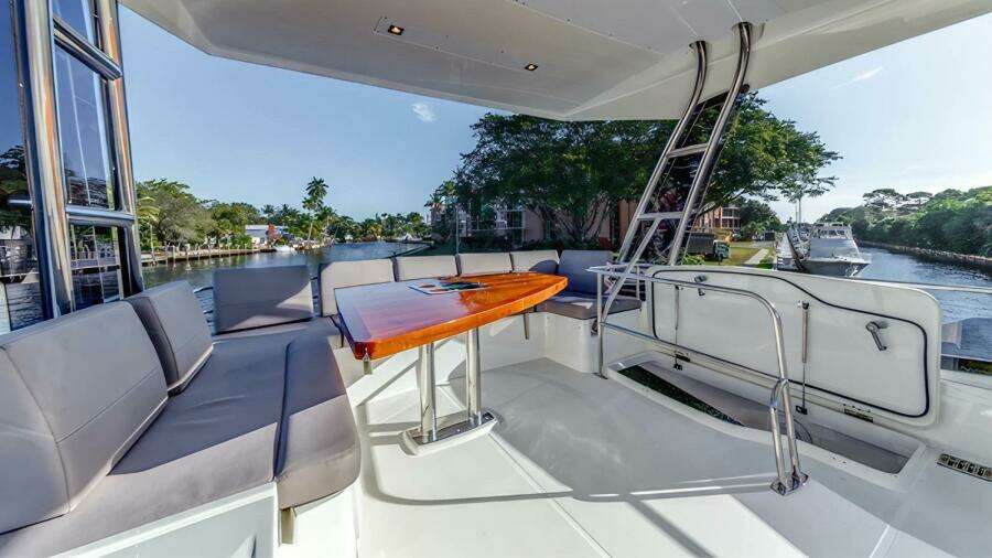 RELENTLESS 56'/ 17.06m 2018 Prestige