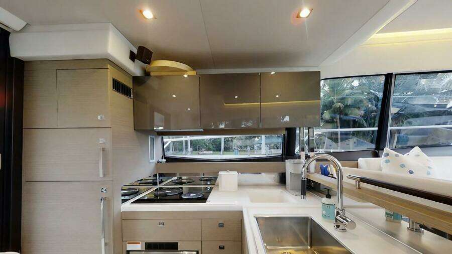 RELENTLESS 56'/ 17.06m 2018 Prestige