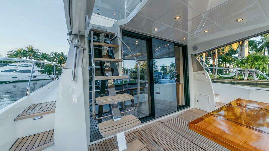 RELENTLESS 56'/ 17.06m 2018 Prestige