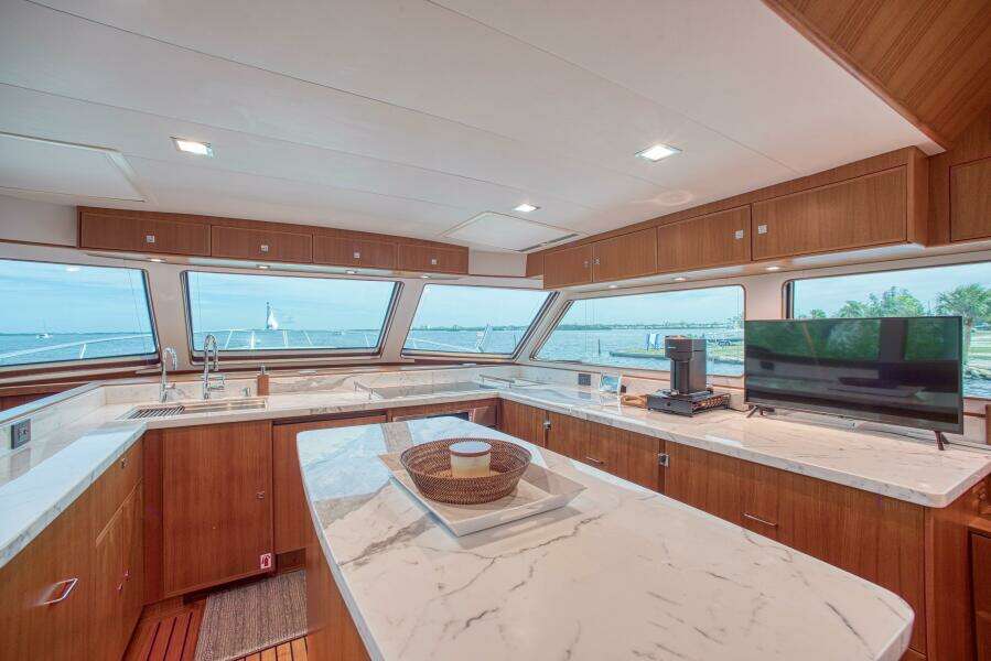 2023 Marlow Explorer 70E-CB